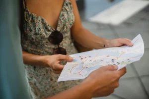 Two people consulting a map of Barcelona, representing personalized recommendations for guests.