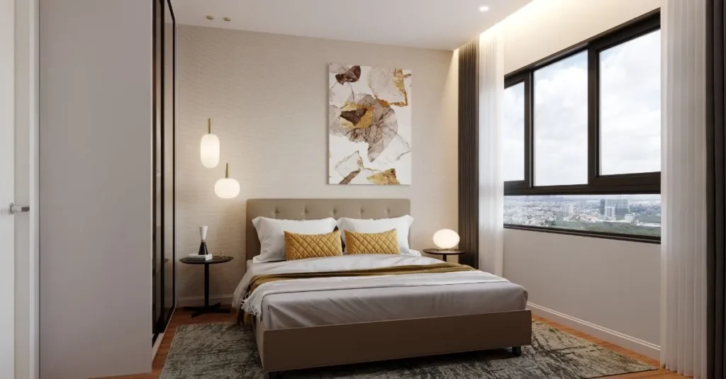 Bright bedroom with double bed, upholstered headboard and beige and mustard textiles, decorated with an abstract artwork above the bed and soft lighting that creates a balanced and welcoming atmosphere.