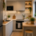 Cocina moderna de tamaño compacto con electrodomésticos integrados, zona de comedor, iluminación cálida y distribución eficiente para maximizar el espacio disponible.