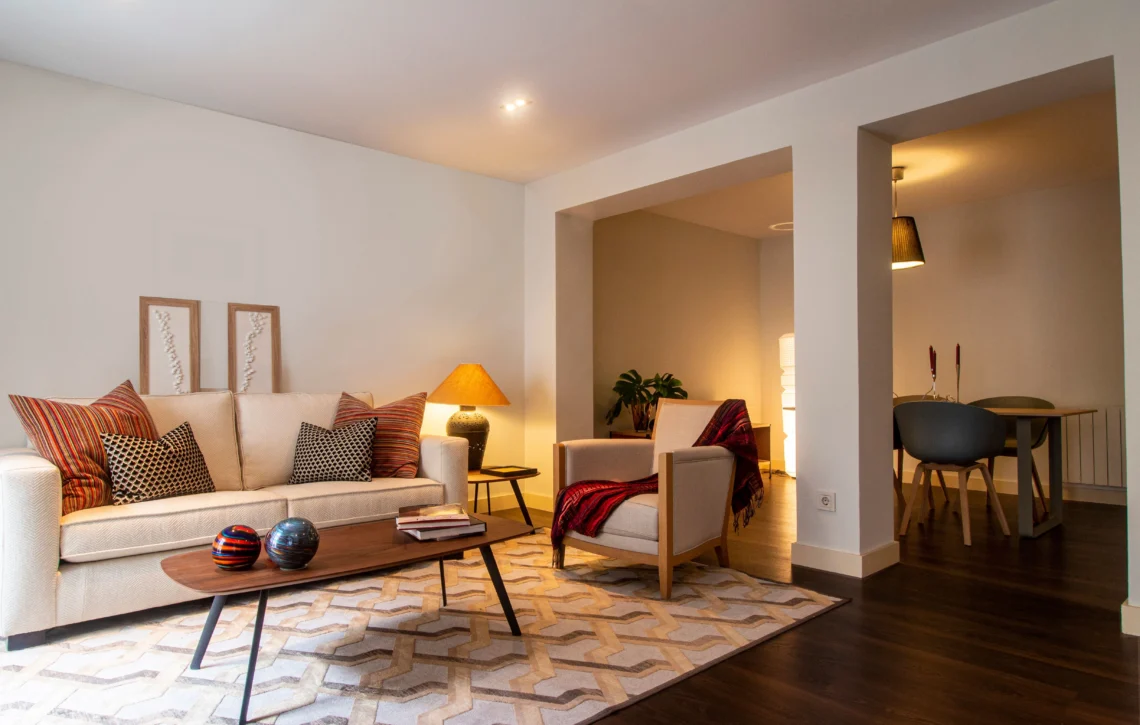 Decoración de otoño de un apartamento acogedor