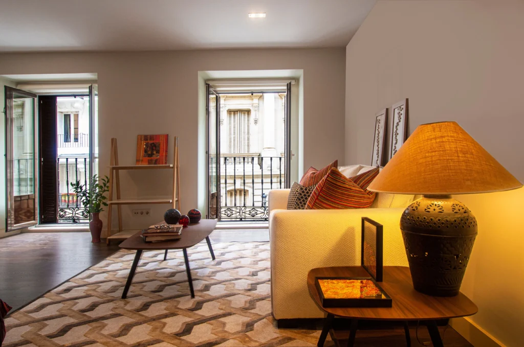 Apartamento con luz cálida